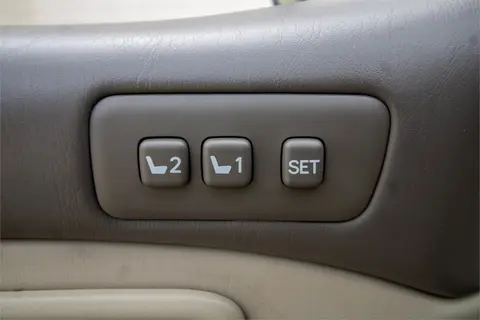2007 Lexus LX 470 thumbnail 11