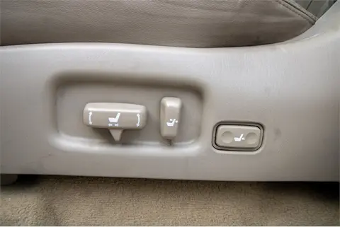 2007 Lexus LX 470 thumbnail 16