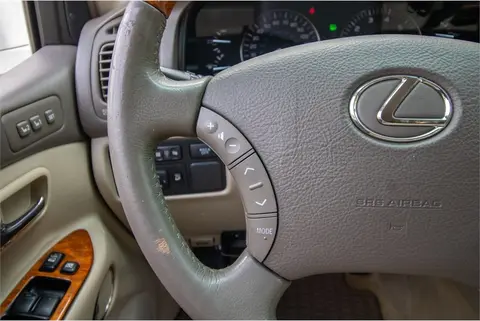2007 Lexus LX 470 thumbnail 39