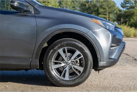2016 Toyota RAV4 thumbnail 5