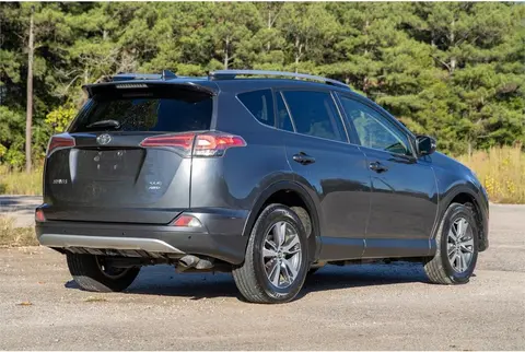 2016 Toyota RAV4 thumbnail 6