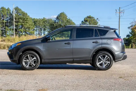 2016 Toyota RAV4 thumbnail 9