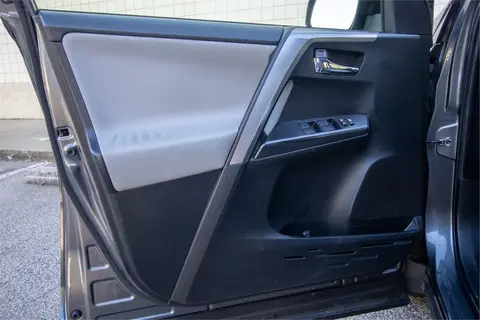 2016 Toyota RAV4 thumbnail 10