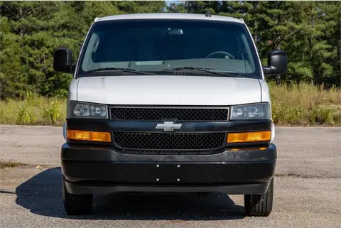 2018 Chevrolet Express 2500 thumbnail 2