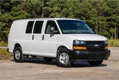 2018 Chevrolet Express 2500 thumbnail 3