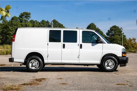 2018 Chevrolet Express 2500 thumbnail 4