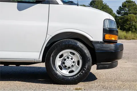 2018 Chevrolet Express 2500 thumbnail 5
