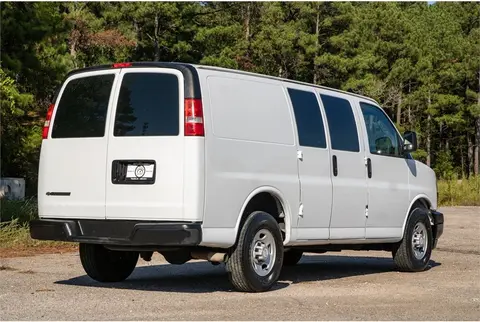 2018 Chevrolet Express 2500 thumbnail 6