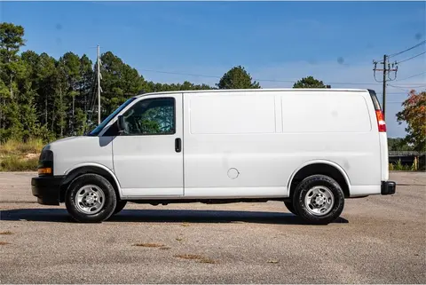 2018 Chevrolet Express 2500 thumbnail 9
