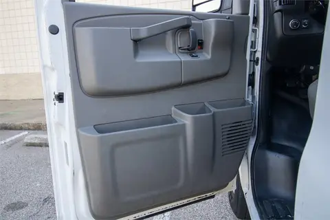 2018 Chevrolet Express 2500 thumbnail 10
