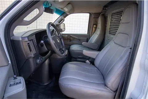 2018 Chevrolet Express 2500 thumbnail 13