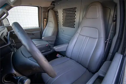 2018 Chevrolet Express 2500 thumbnail 14
