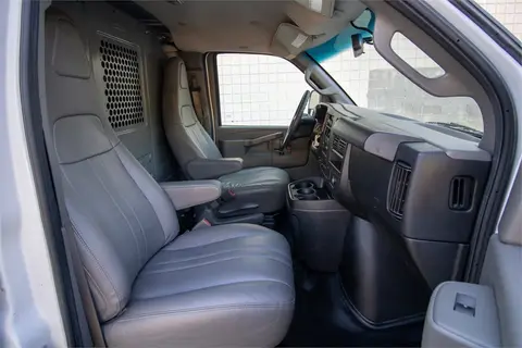 2018 Chevrolet Express 2500 thumbnail 16