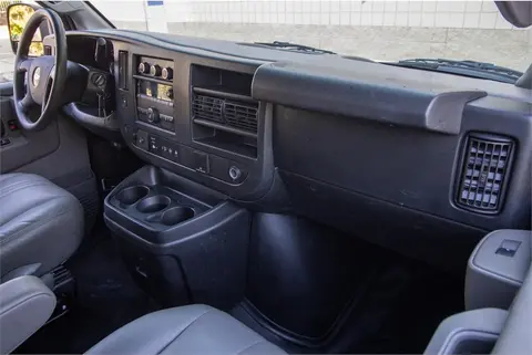 2018 Chevrolet Express 2500 thumbnail 17