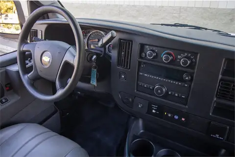 2018 Chevrolet Express 2500 thumbnail 18
