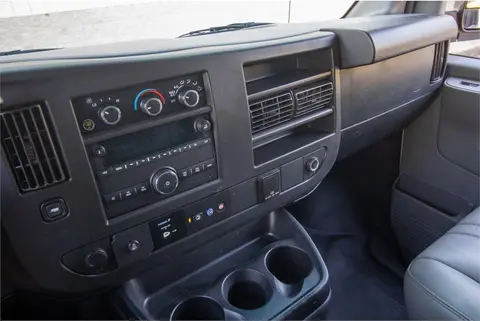 2018 Chevrolet Express 2500 thumbnail 19