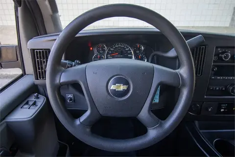 2018 Chevrolet Express 2500 thumbnail 25
