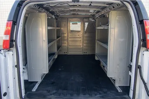 2018 Chevrolet Express 2500 thumbnail 30