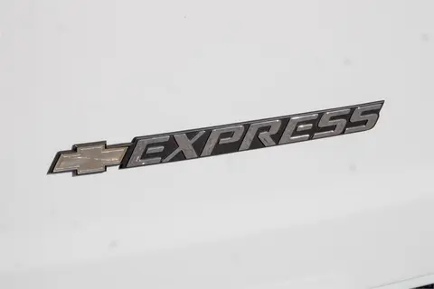 2018 Chevrolet Express 2500 thumbnail 35