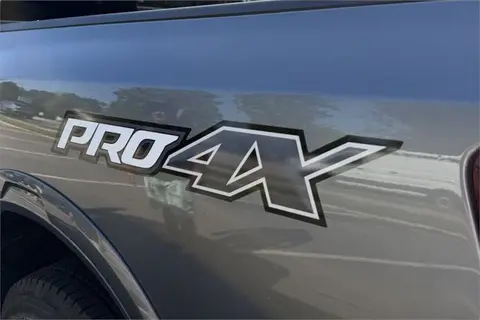 2018 Nissan TITAN Pic 7 2018 Nissan TITAN Pic 7