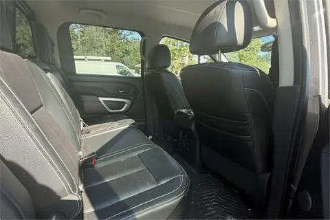 2018 Nissan TITAN Pic 10 2018 Nissan TITAN Pic 10