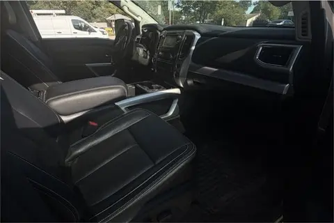 2018 Nissan TITAN Pic 16 2018 Nissan TITAN Pic 16