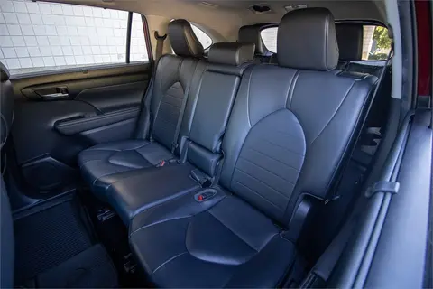 2020 Toyota Highlander thumbnail 18
