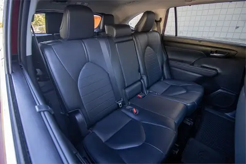 2020 Toyota Highlander thumbnail 21