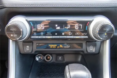 2021 Toyota RAV4 thumbnail 28
