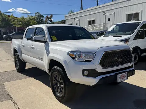 2022 Toyota Tacoma thumbnail 2