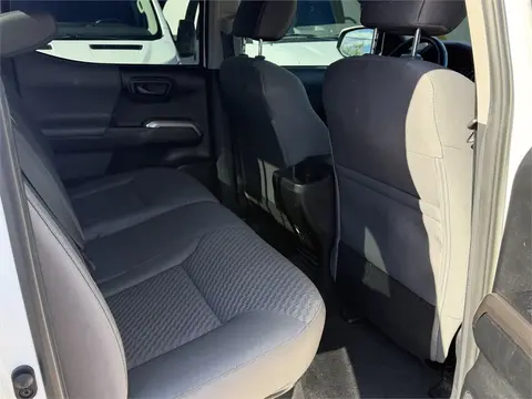 2022 Toyota Tacoma thumbnail 8